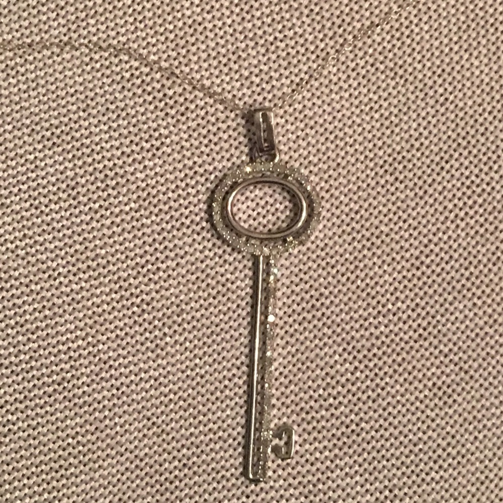 Silver and Diamonds 💎 Necklace - Picture 2 of 8
